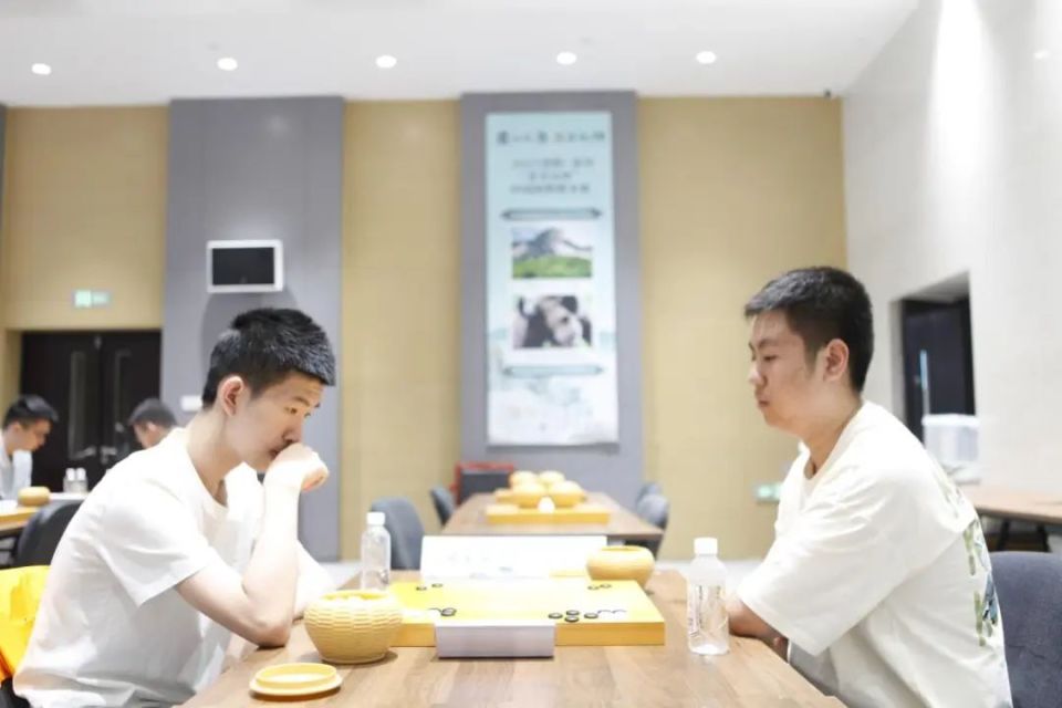 的最年轻棋, 线作战, https